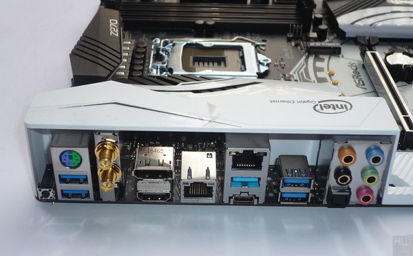 059-asrock-z270-taichi-foto-scheda-pannello-posteriore-IO