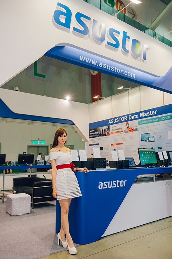 ASUSTOR_Cebit_2017_-_1