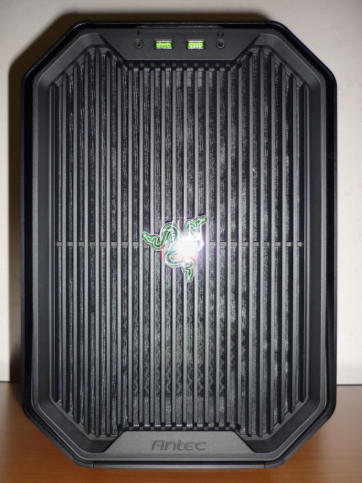 Antec_Cube__Designed_by_Razer_-_Uno_sguardo_allesterno_-_1