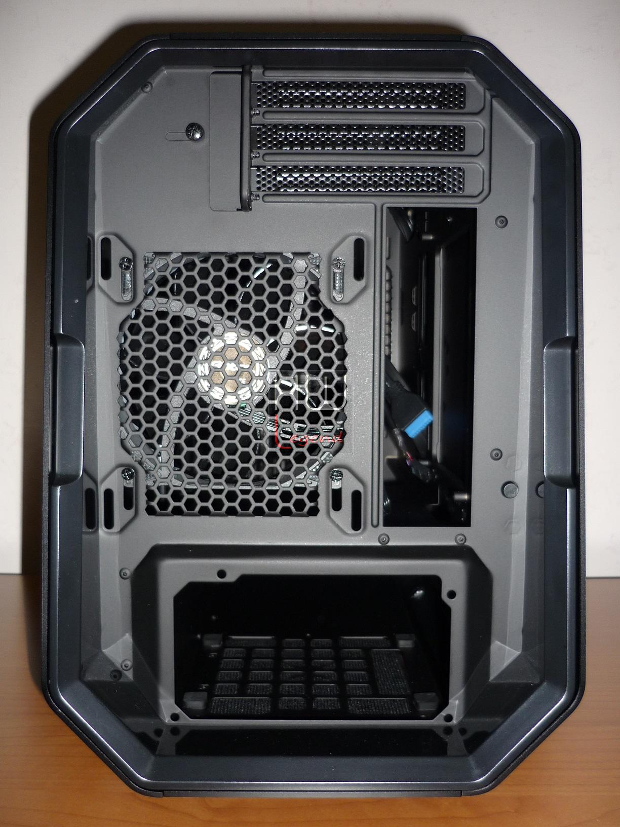 Antec_Cube__Designed_by_Razer_-_Uno_sguardo_allesterno_-_4