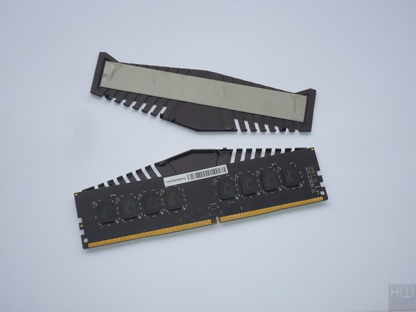 019-adata-xpg-z1-foto-moduli-dissipatore-smontato