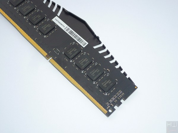 020-adata-xpg-z1-foto-moduli-dissipatore-smontato-ics-hynix-AFR2