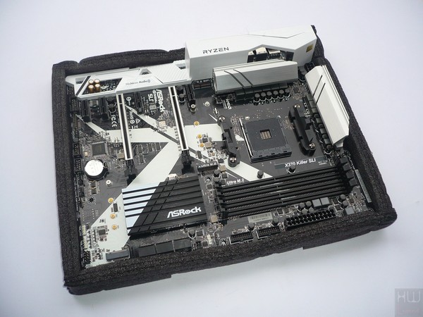 022-asrock-x370-killer-sli-foto-confezione-interno-particolare-protezione-scheda