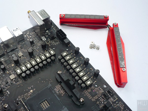 033-asrock-x370-fatal1ty-prof-gaming-foto-scheda-zona-socket-circuiteria