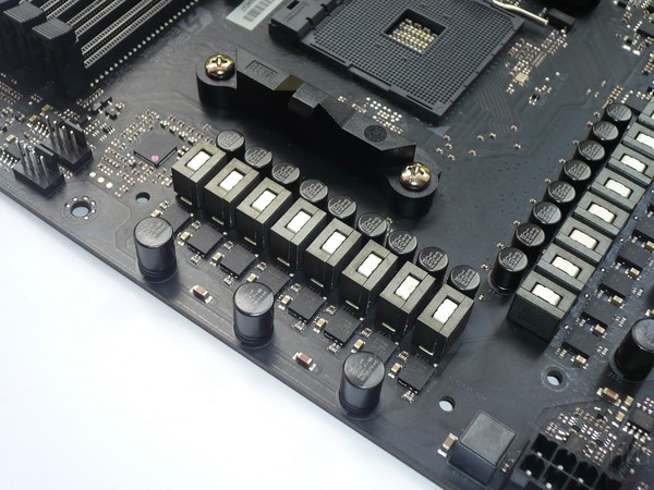 035-asrock-x370-fatal1ty-prof-gaming-foto-scheda-zona-socket-circuiteria