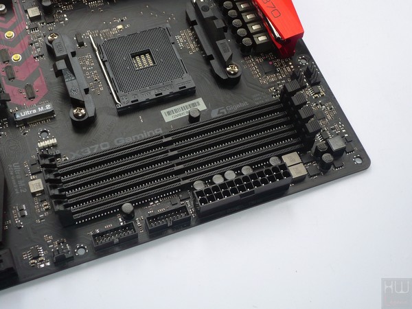 038-asrock-x370-fatal1ty-prof-gaming-foto-scheda-slot-memoria