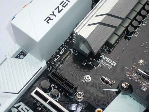 041-asrock-x370-killer-sli-foto-scheda-espansione-particolare-conn-m2-wifi
