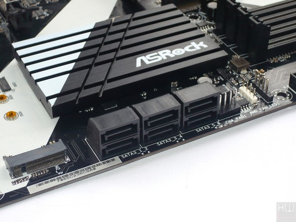 042-asrock-x370-killer-sli-foto-scheda-porte-sata