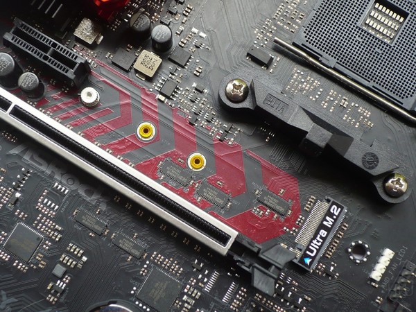 044-asrock-x370-fatal1ty-prof-gaming-foto-scheda-connettore-ultra-m2
