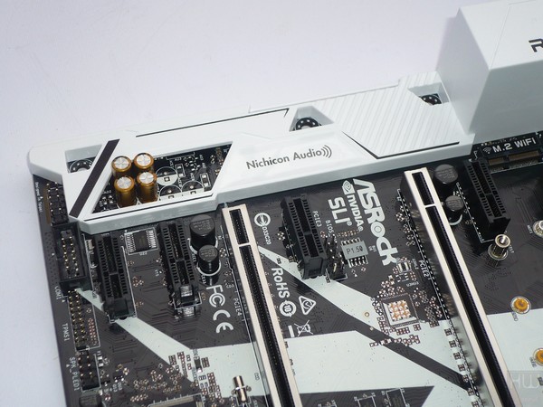 045-asrock-x370-killer-sli-foto-scheda-comparto-audio