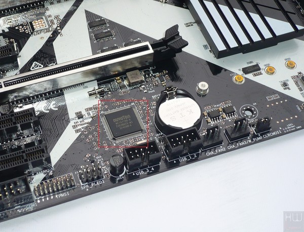 048-asrock-x370-killer-sli-foto-scheda-particolare-chip-hw-monitor