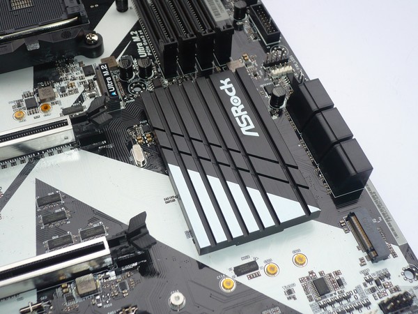 050-asrock-x370-killer-sli-foto-scheda-particolare-dissipatore-chipset