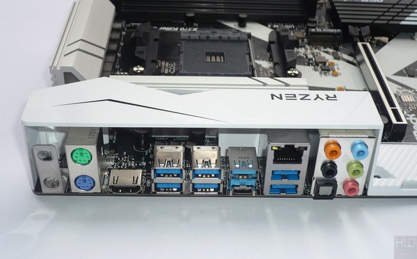 051-asrock-x370-killer-sli-foto-scheda-particolare-pannello-posteriore-IO