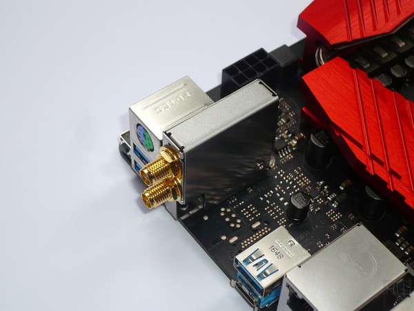 052-asrock-x370-fatal1ty-prof-gaming-foto-scheda-particolare-modulo-wifi-bt