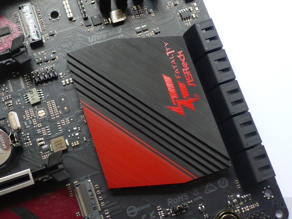 056-asrock-x370-fatal1ty-prof-gaming-foto-scheda-particolare-dissipatore-chipset