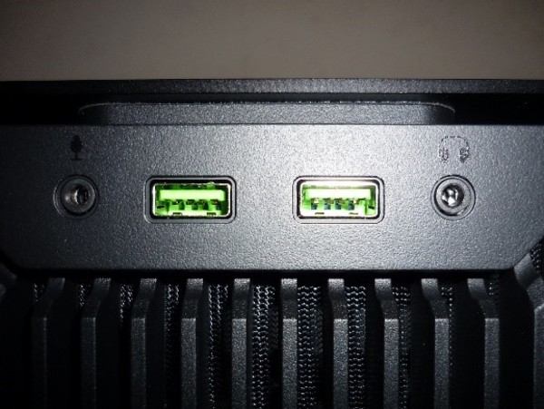 Antec_Cube__Designed_by_Razer_-_Uno_sguardo_allesterno_-_2
