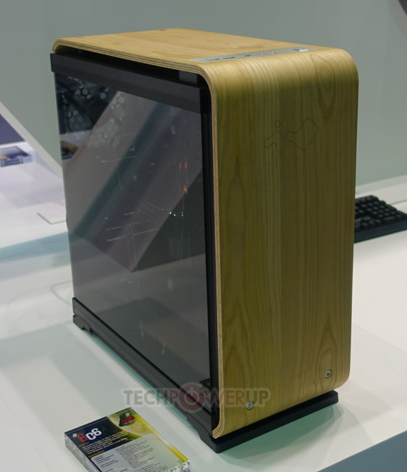 In_Win_806_e_Gaming_Cube_A1_-_1