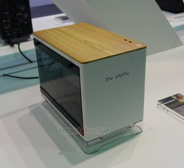 In_Win_806_e_Gaming_Cube_A1_-_2