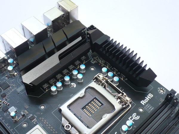 037-supermicro-c7z270-pg-foto-scheda-particolare-dissipatori-calore-circuiteria