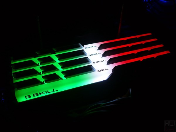 038-gskill-trident-z-rgb-ddr4-screen-sw-rgb-control-esempio-illuminazione