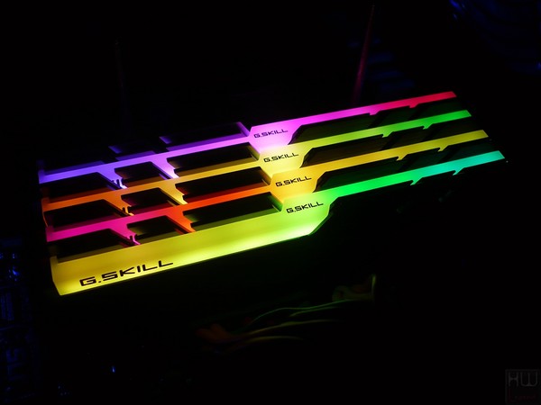 039-gskill-trident-z-rgb-ddr4-screen-sw-rgb-control-esempio-illuminazione