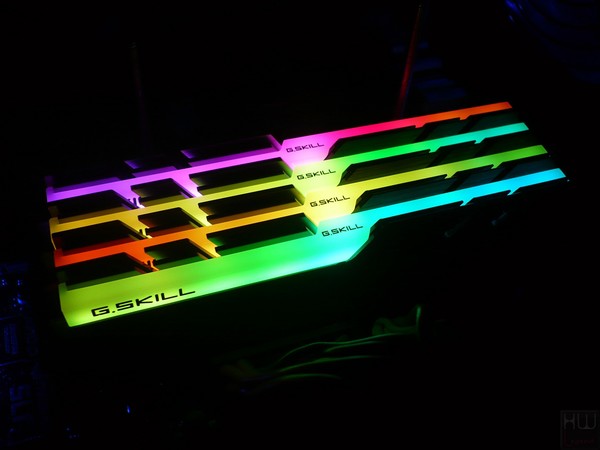 040-gskill-trident-z-rgb-ddr4-screen-sw-rgb-control-esempio-illuminazione