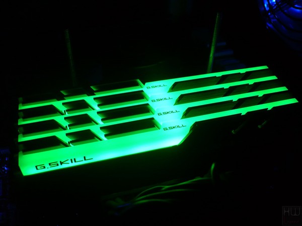 043-gskill-trident-z-rgb-ddr4-screen-sw-rgb-control-esempio-illuminazione