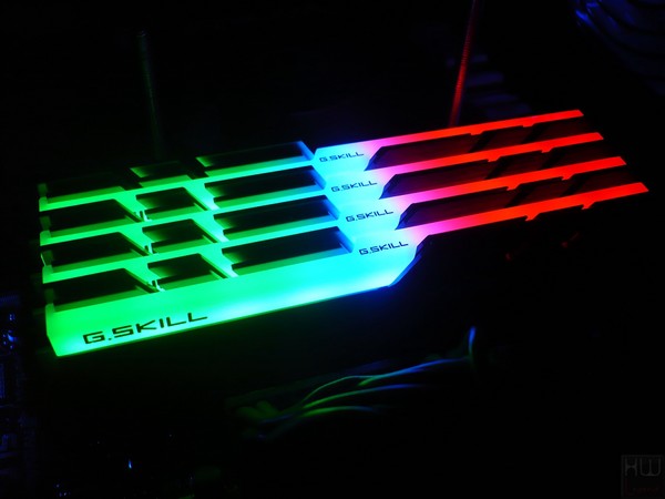 045-gskill-trident-z-rgb-ddr4-screen-sw-rgb-control-esempio-illuminazione