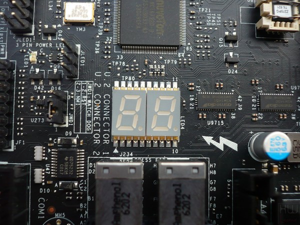 051a-supermicro-c7z270-pg-foto-scheda-particolare-debug-display