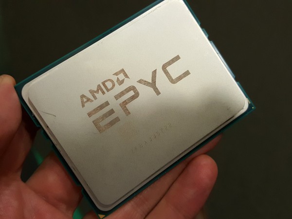 AMD_EPYC_7000