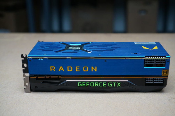 Radeon_Vega_Frontier_Edition_AMD_-_3