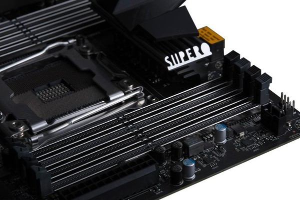 Supermicro_Supero_X299_-_1