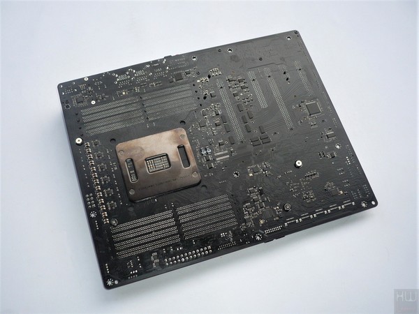 029-asrock-x299-pro-gaming-i9-foto-scheda-retro