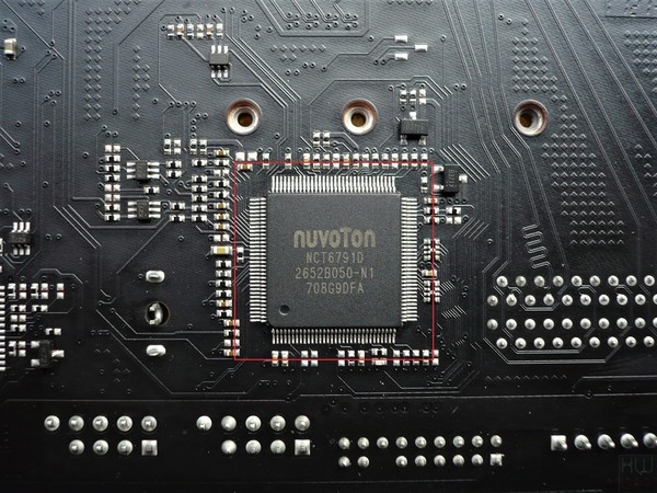 030-asrock-x299-pro-gaming-i9-foto-scheda-retro-chip-hw-monitoring