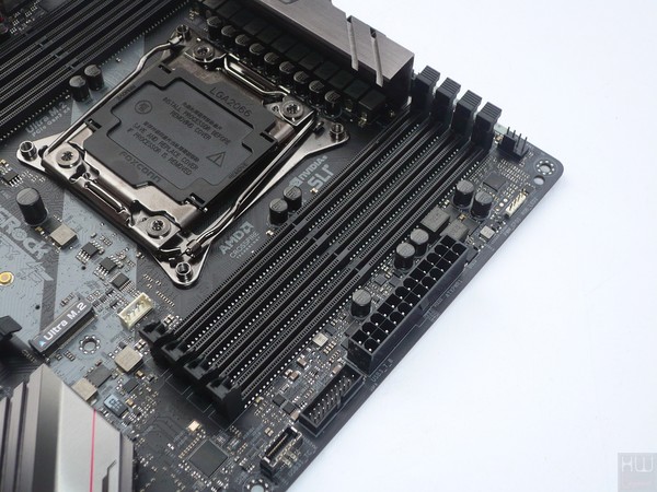 042-asrock-x299-pro-gaming-i9-foto-scheda-slot-ddr4-destra