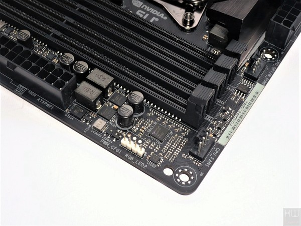 044-asrock-x299-pro-gaming-i9-foto-scheda-slot-ddr4-circuiteria-moduli-destra-controller-intersil-1