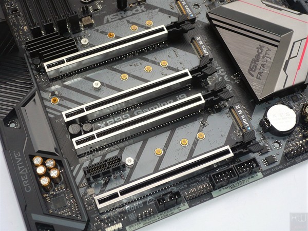 049-asrock-x299-pro-gaming-i9-foto-scheda-particolare-slot-espansione-pcie