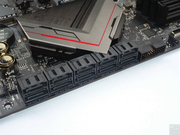 050-asrock-x299-pro-gaming-i9-foto-scheda-particolare-porte-sata