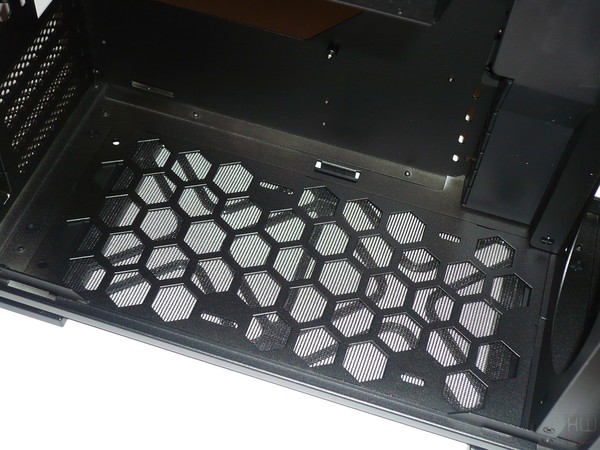 052-inwin-301-foto-case-interno-predisposizione-ventole-parte-inferiore