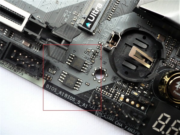 055-asrock-x299-pro-gaming-i9-foto-scheda-particolare-doppia-eeprom-bios