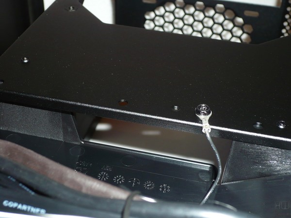 058-inwin-301-foto-case-interno-vano-psu-atx-passaggio-cavi