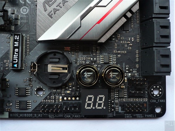 059-asrock-x299-pro-gaming-i9-foto-scheda-particolare-pulsanti-debug-display