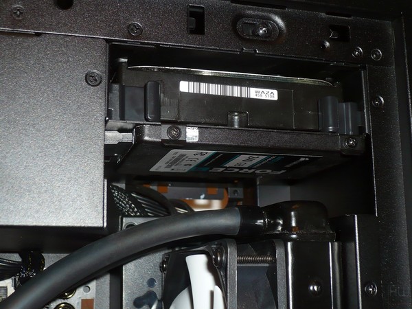 068-inwin-301-foto-case-installazione-componenti-hdd-ssd