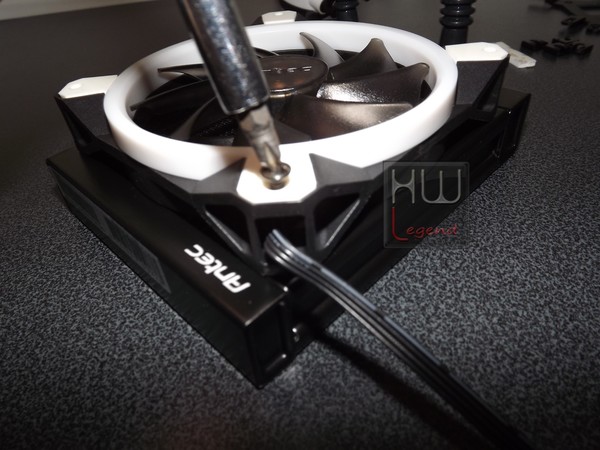 Antec_Mercury_120_-_Montaggio_e_verifica_della_pasta_termica_-_12