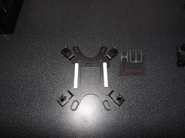 Antec_Mercury_120_-_Montaggio_e_verifica_della_pasta_termica_-_5