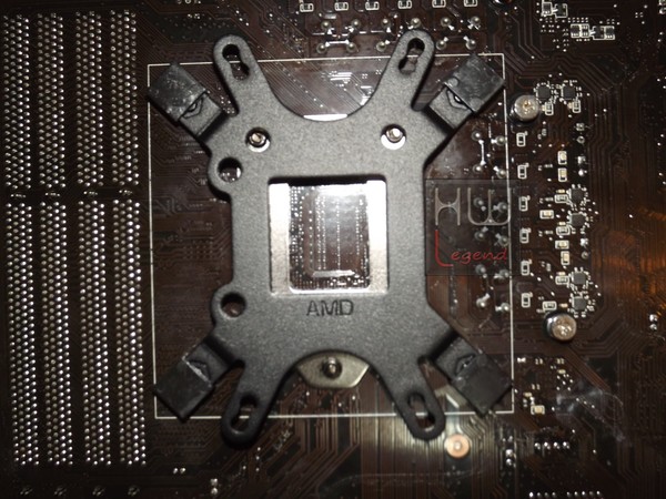 Antec_Mercury_120_-_Montaggio_e_verifica_della_pasta_termica_-_6