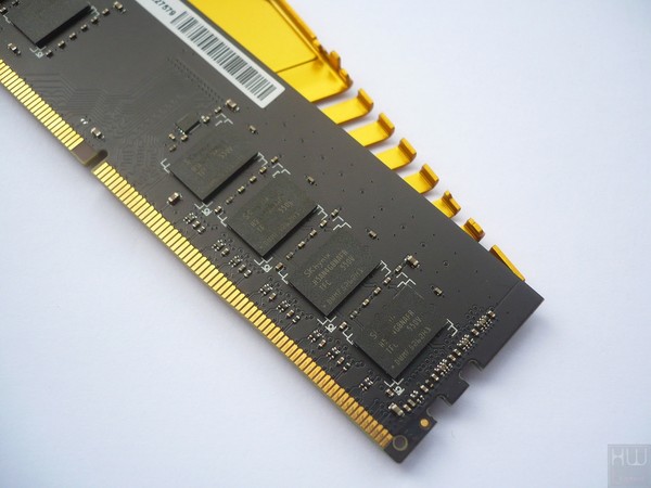 020-adata-xpg-z1-foto-moduli-dissipatore-smontato-ics-hynix-AFR2