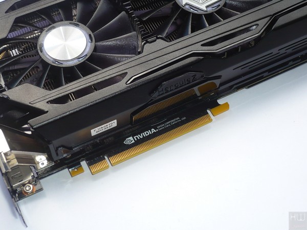 067-inno3d-gtx1080-ti-ichill-foto-scheda-pettine-pcie
