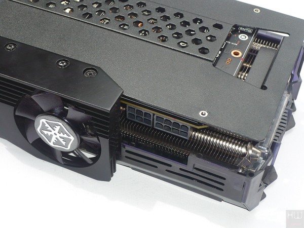 068-inno3d-gtx1080-ti-ichill-foto-scheda-connettori-alimentazione