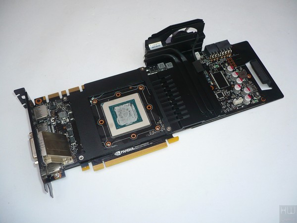 079-inno3d-gtx1080-ti-ichill-foto-scheda-smontaggio